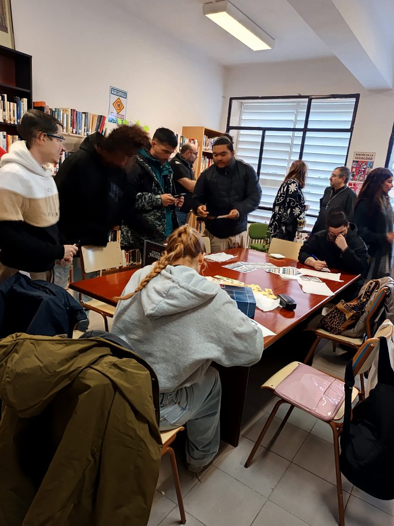 En nuestra biblioteca, la literatura también sabe a encuentro y a celebración ✨📚